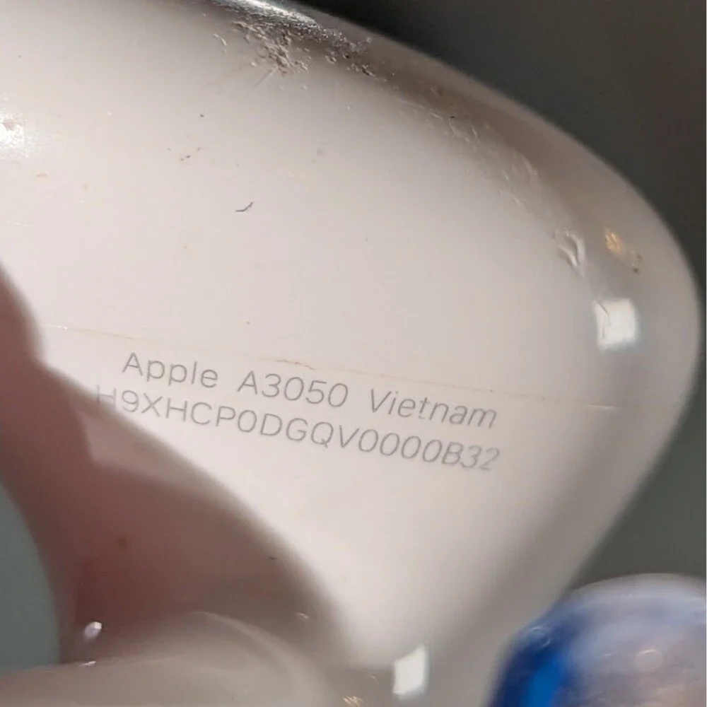 Apple AirPods 4, Without Noise Cancellation Working, With Case